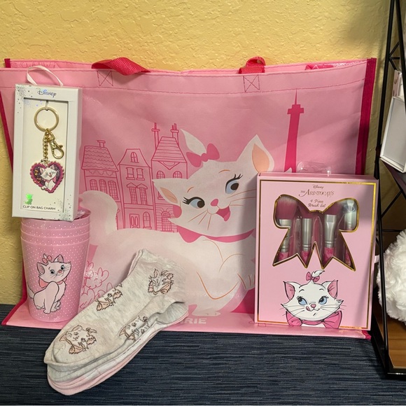 Disney Accessories - Disney Marie 5 Piece Bundle Set